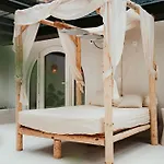Nest *